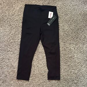 Yogalicious Lux side pocket high waisted capri Leggings